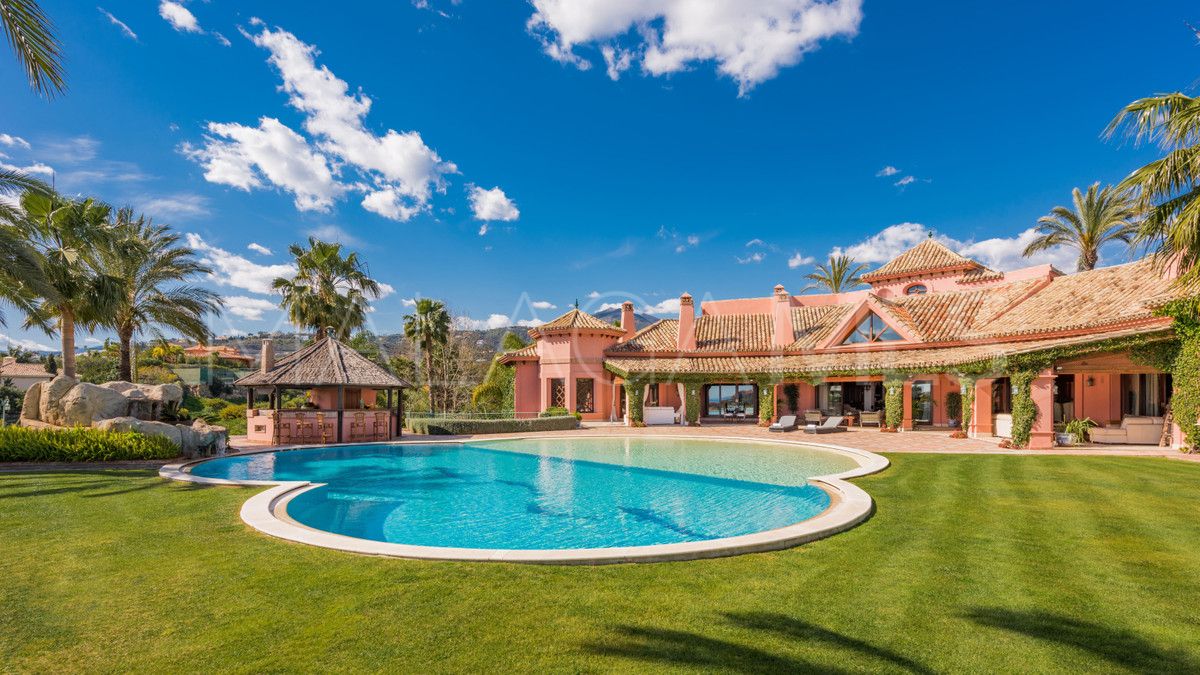 Se vende villa in Nueva Andalucia de 8 bedrooms