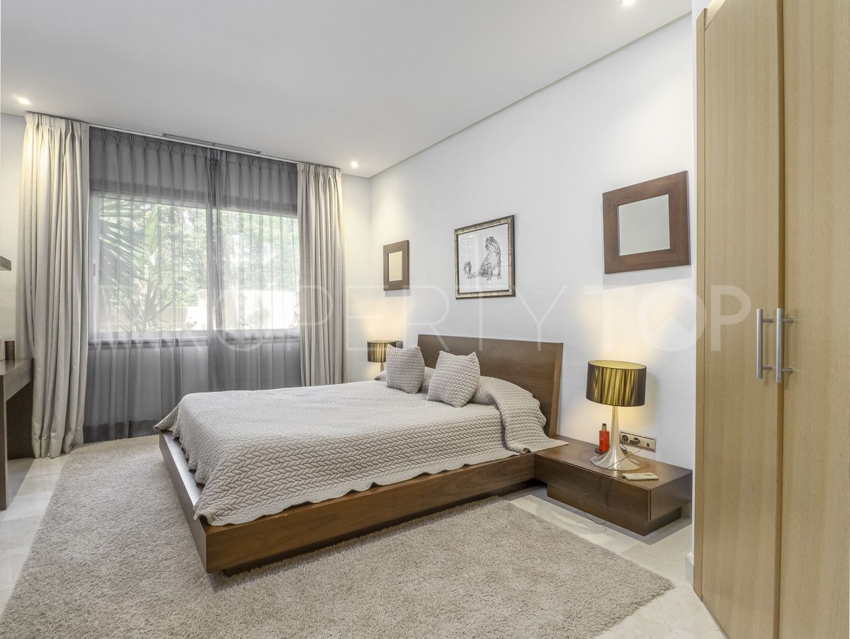 Apartamento planta baja de 3 dormitorios en venta en Sierra Blanca