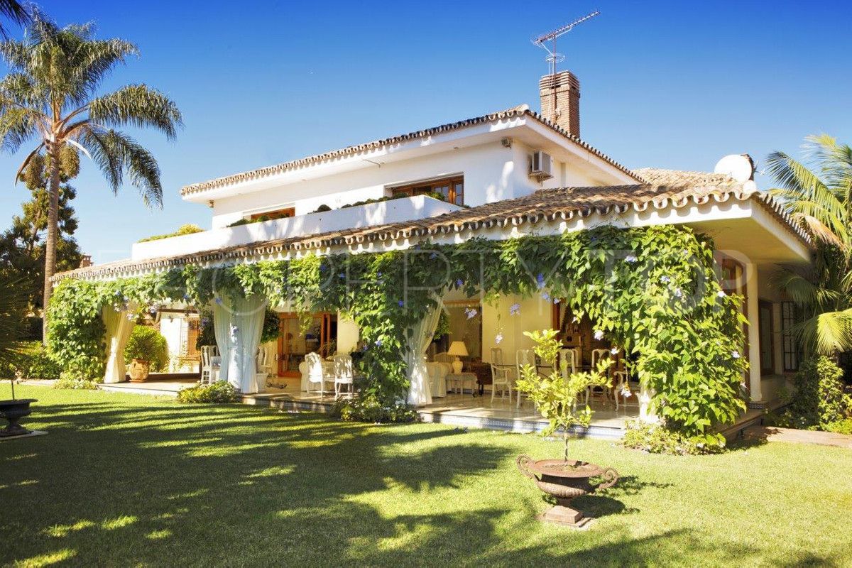 Comprar villa en Guadalmina Baja de 6 dormitorios