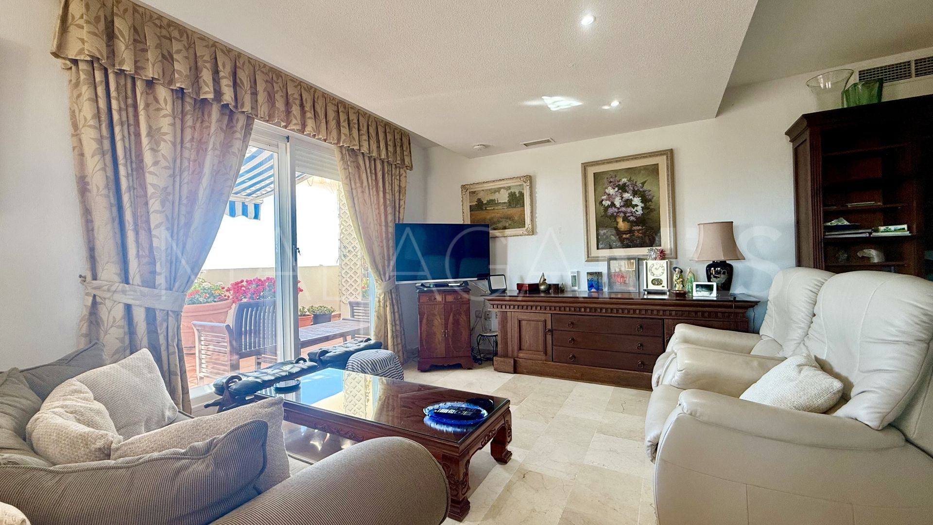 Duplex penthouse for sale in San Pedro de Alcantara with 3 bedrooms