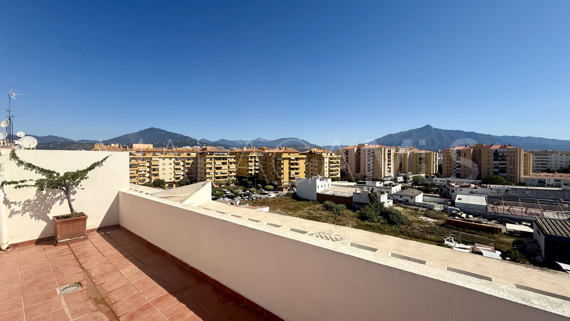 Duplex penthouse for sale in San Pedro de Alcantara with 3 bedrooms