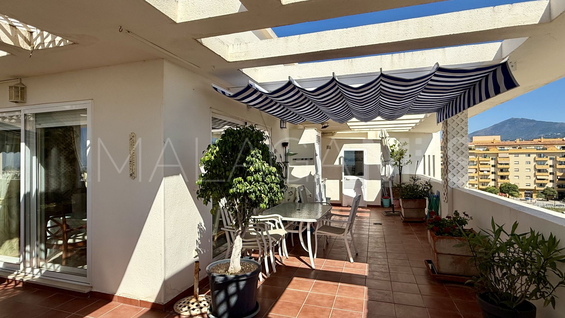 Duplex penthouse for sale in San Pedro de Alcantara with 3 bedrooms