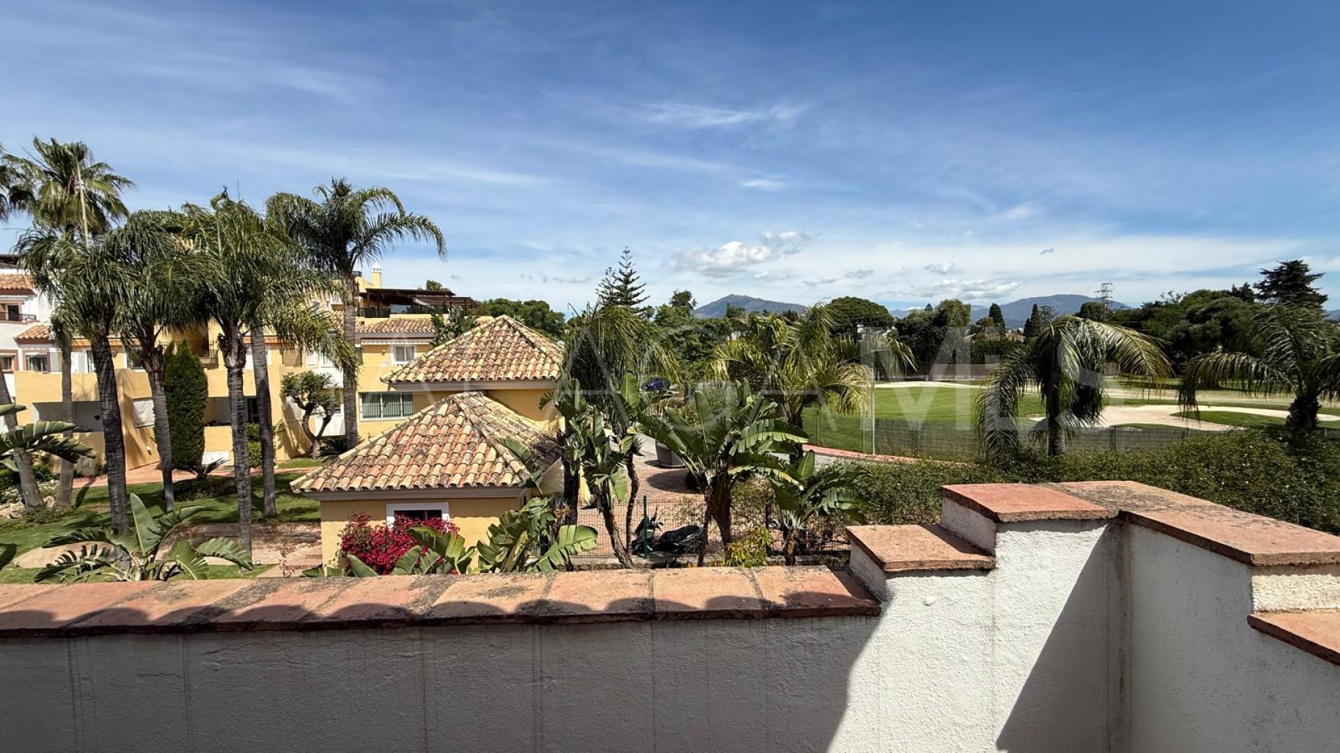 Zweistöckiges penthouse for sale in Guadalmina Alta