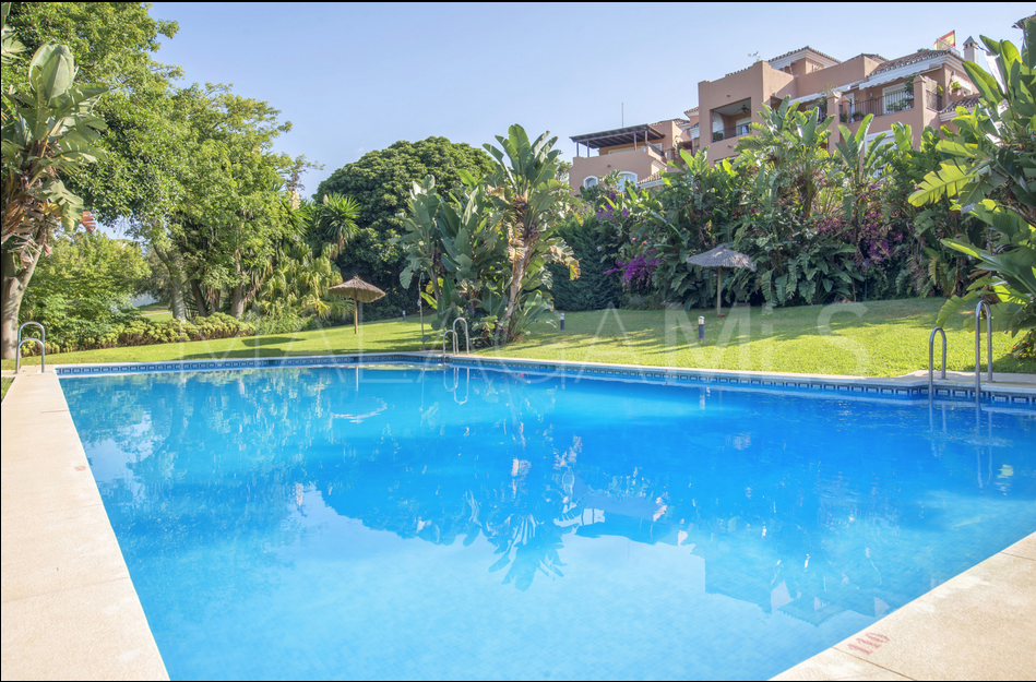 Zweistöckiges penthouse for sale in Guadalmina Alta