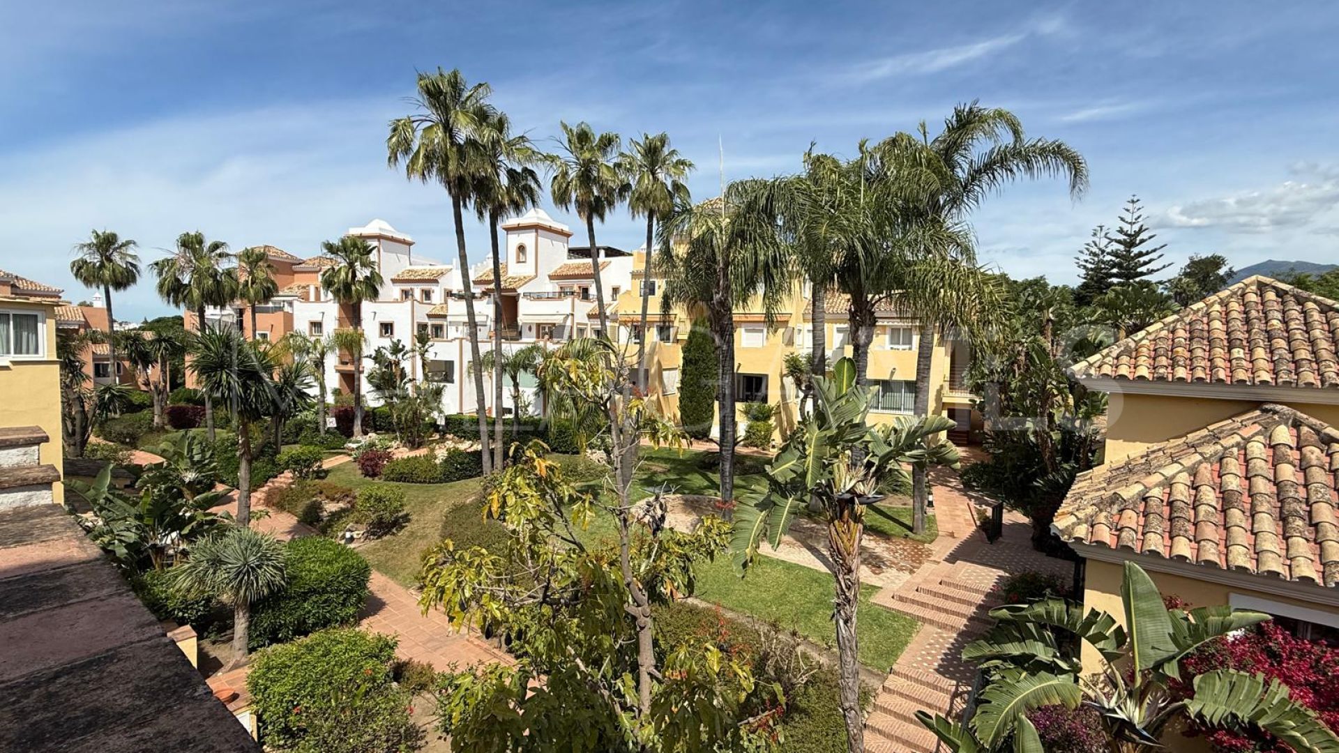 Zweistöckiges penthouse for sale in Guadalmina Alta