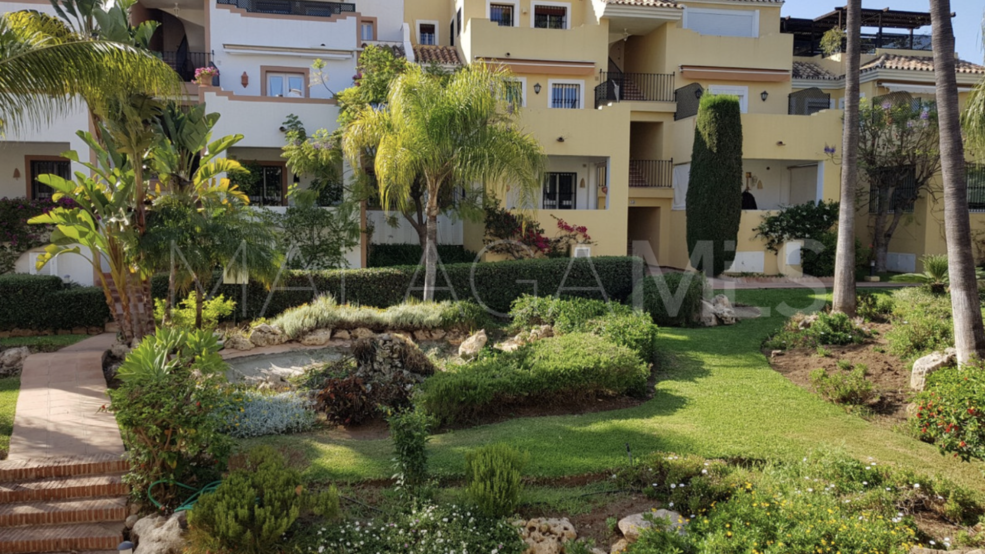 Zweistöckiges penthouse for sale in Guadalmina Alta