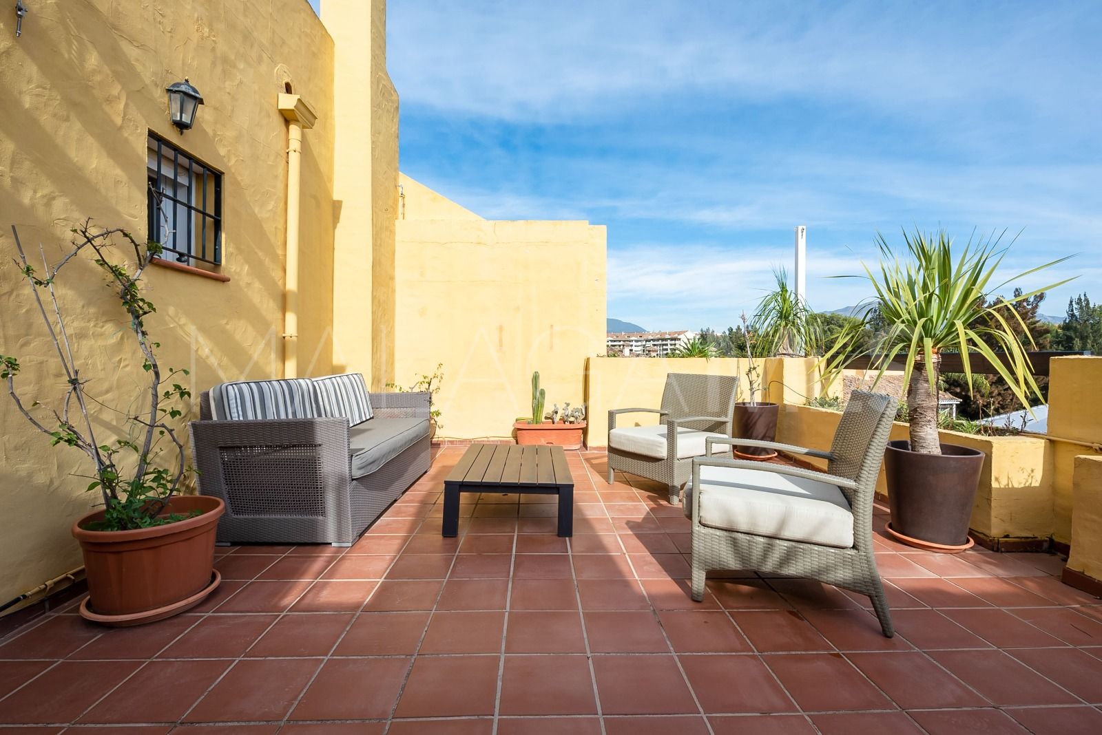 Zweistöckiges penthouse for sale in Guadalmina Alta