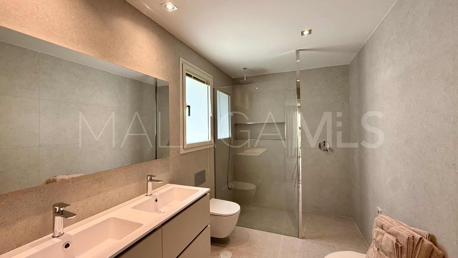 Villa for sale in Guadalmina Alta
