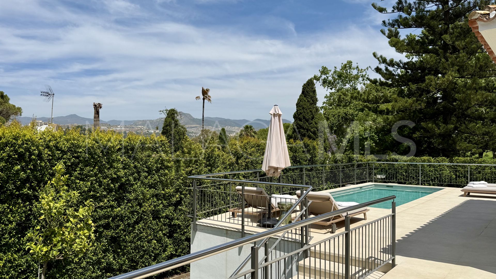 Villa for sale in Guadalmina Alta