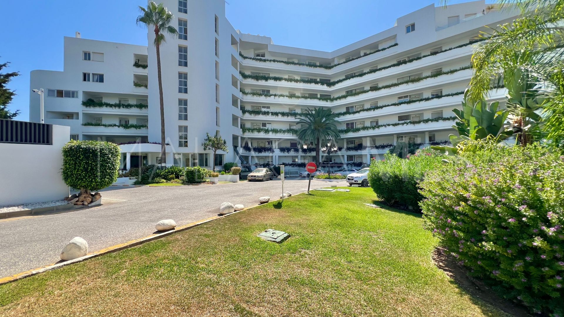 For sale apartment with 3 bedrooms in Guadalmina Alta