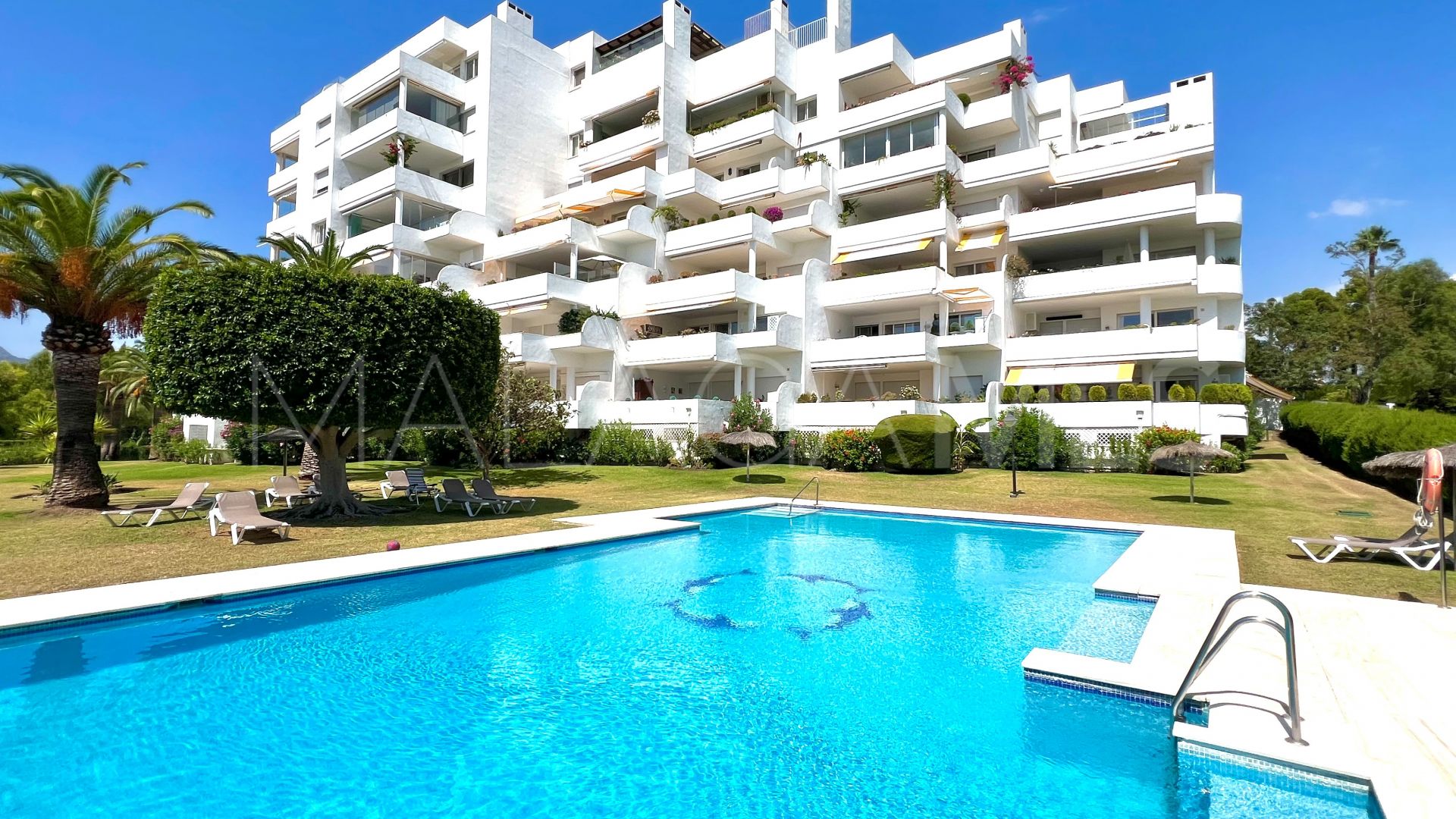 For sale apartment with 3 bedrooms in Guadalmina Alta