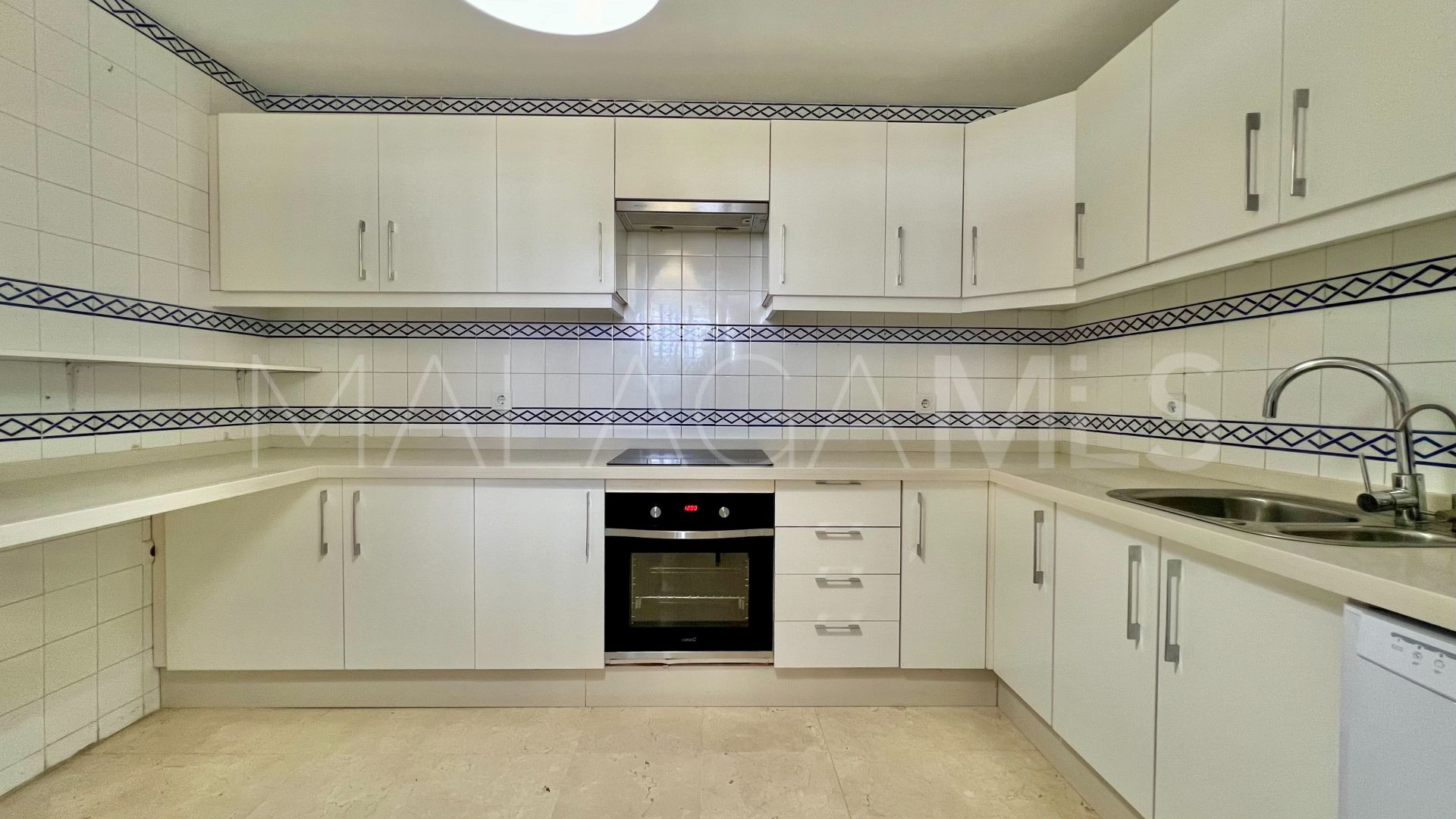For sale apartment with 3 bedrooms in Guadalmina Alta