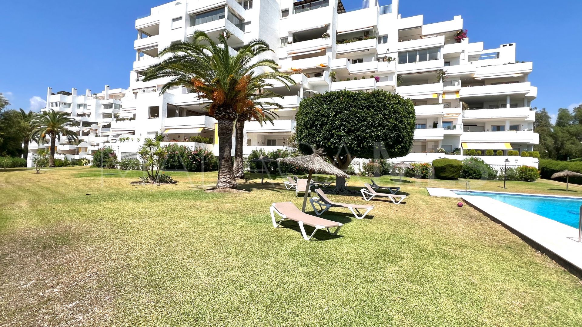 For sale apartment with 3 bedrooms in Guadalmina Alta