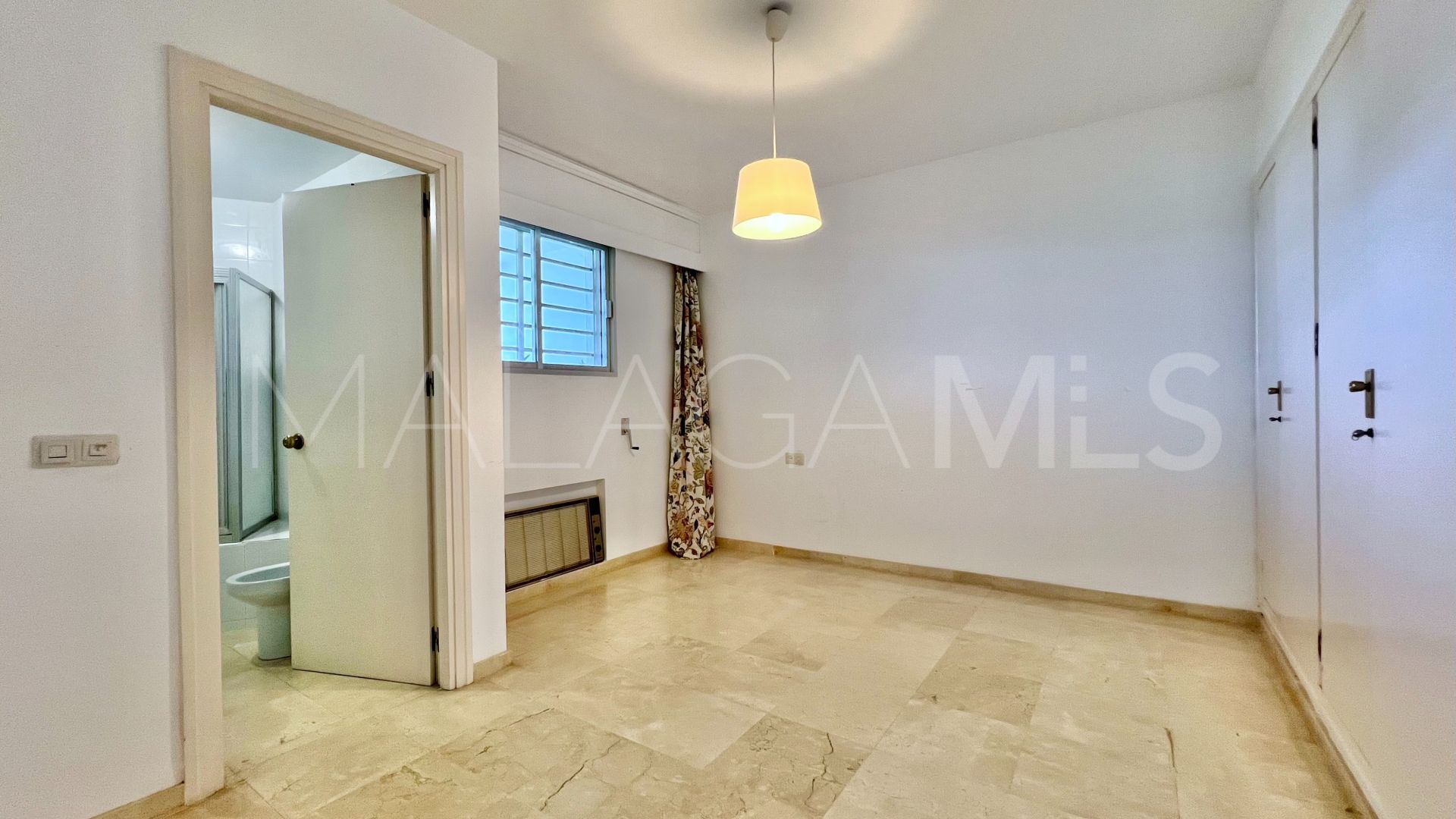 For sale apartment with 3 bedrooms in Guadalmina Alta