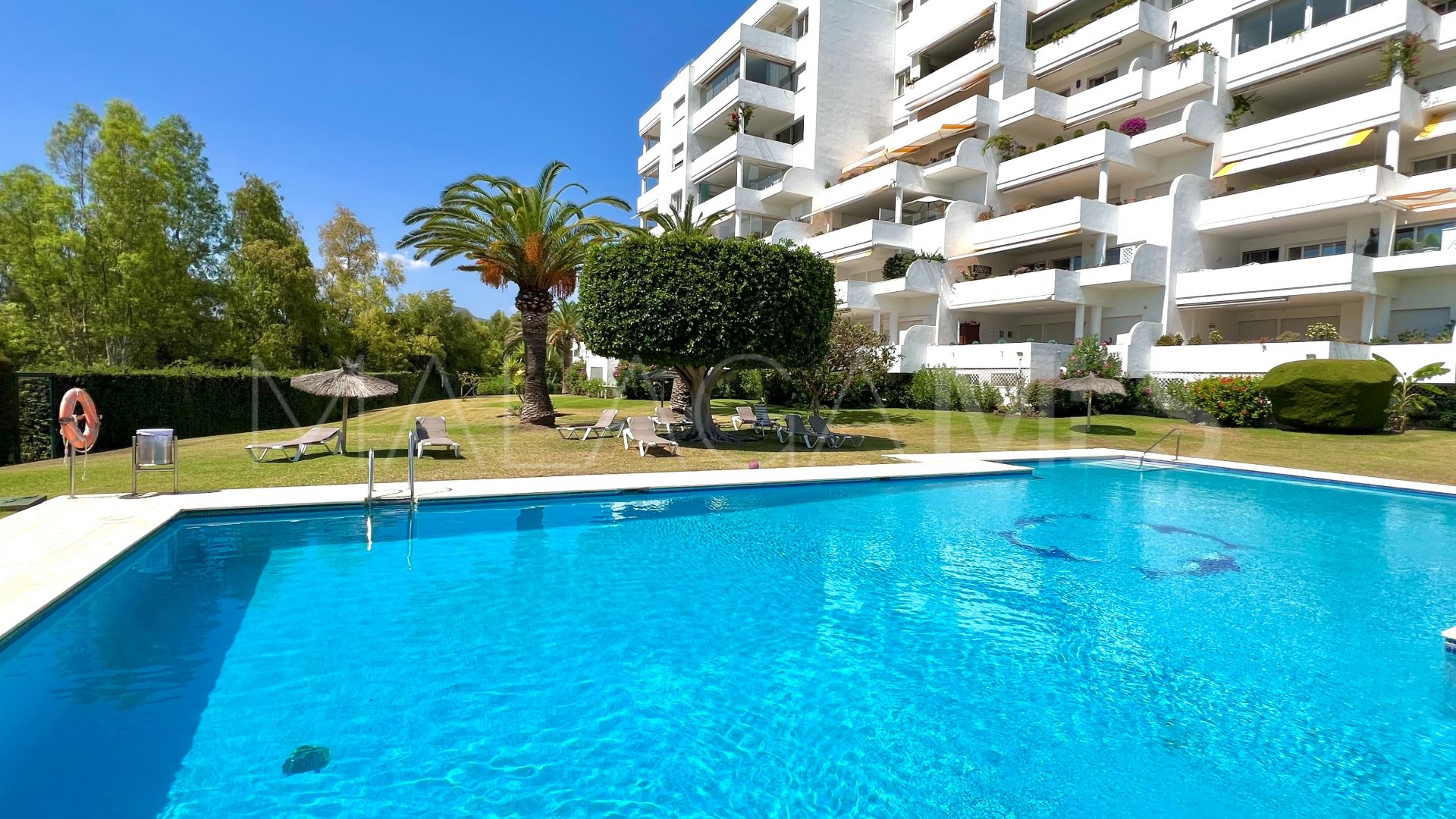 For sale apartment with 3 bedrooms in Guadalmina Alta