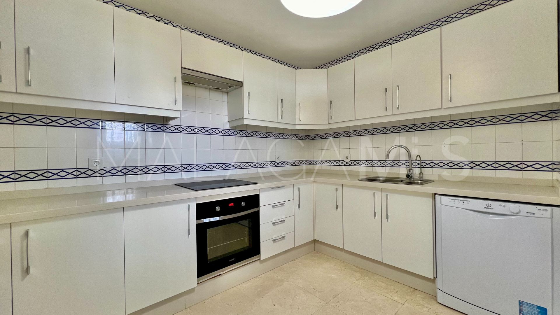 For sale apartment with 3 bedrooms in Guadalmina Alta