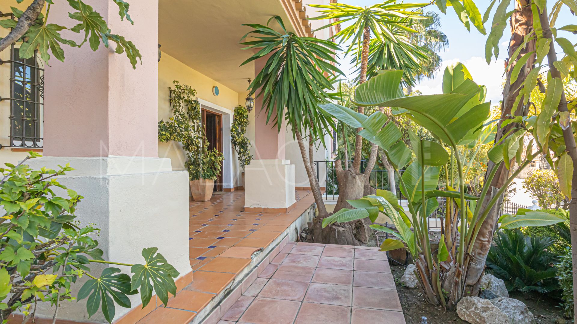 Villa for sale in Guadalmina Alta