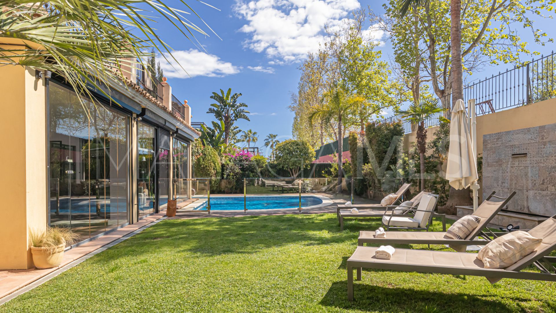 Villa for sale in Guadalmina Alta