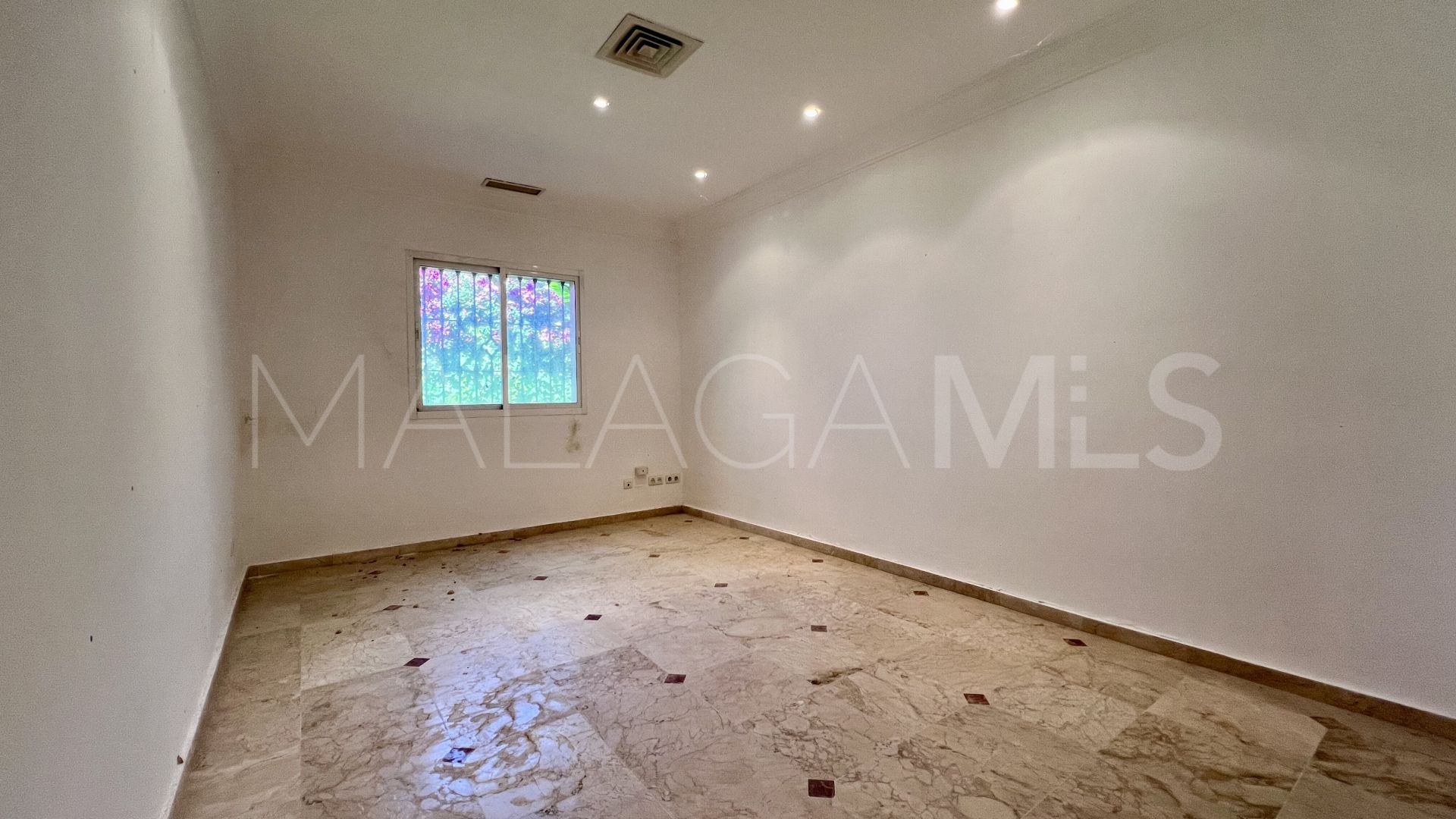 Commercial for sale in Guadalmina Alta