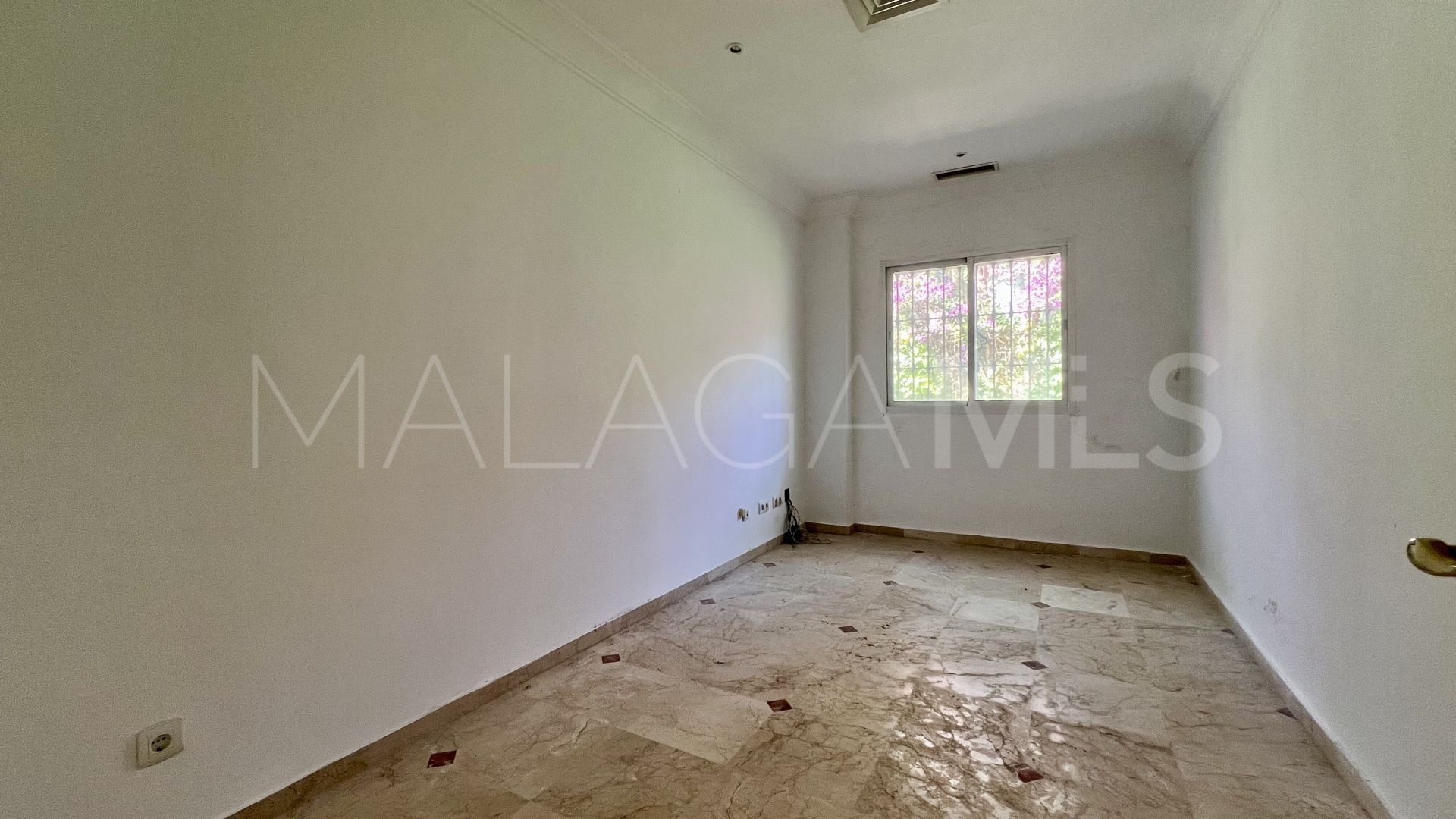 Commercial for sale in Guadalmina Alta