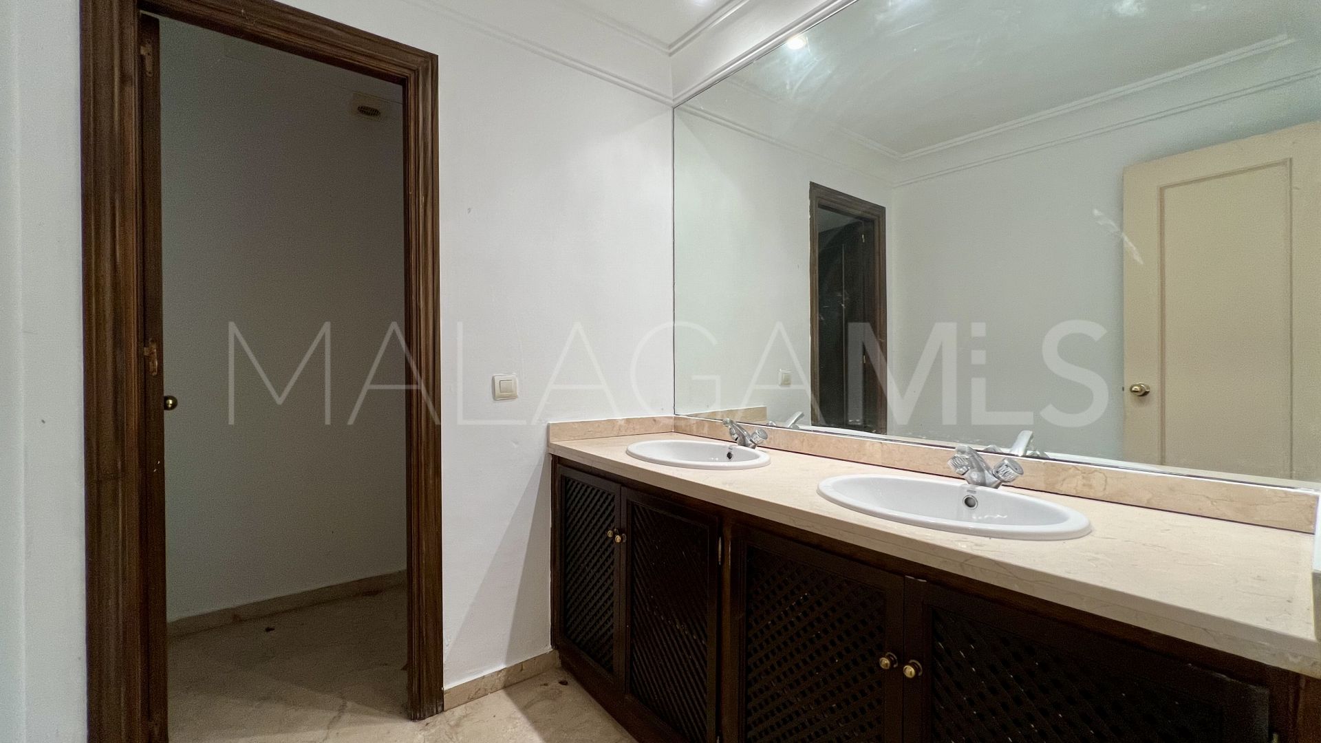 Commercial for sale in Guadalmina Alta