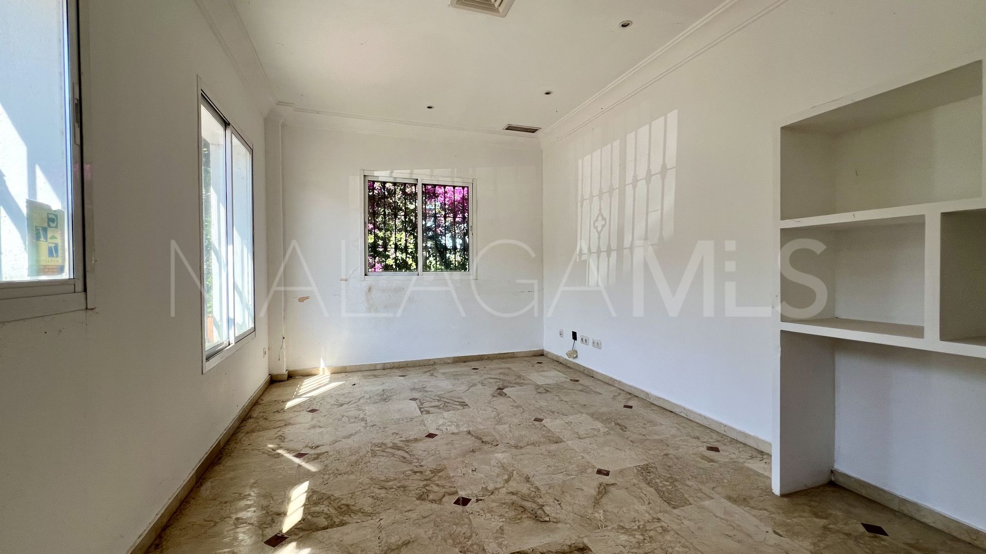 Commercial for sale in Guadalmina Alta