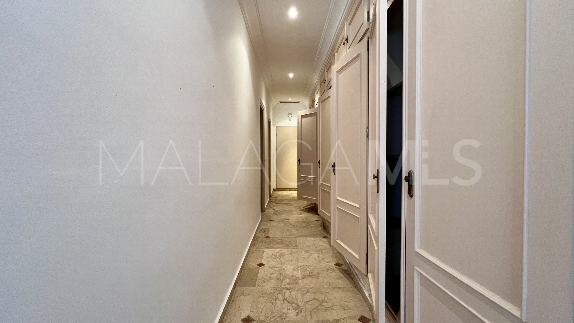 Commercial for sale in Guadalmina Alta