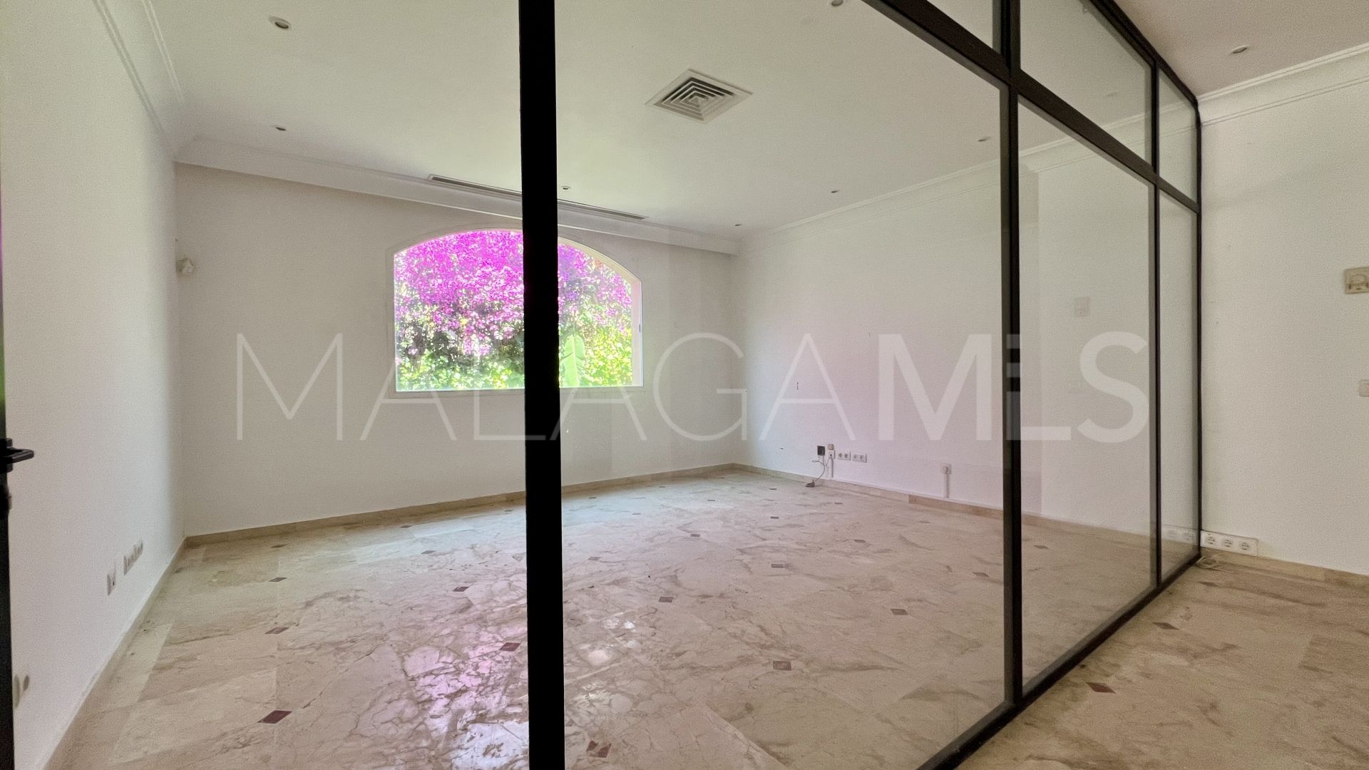 Commercial for sale in Guadalmina Alta