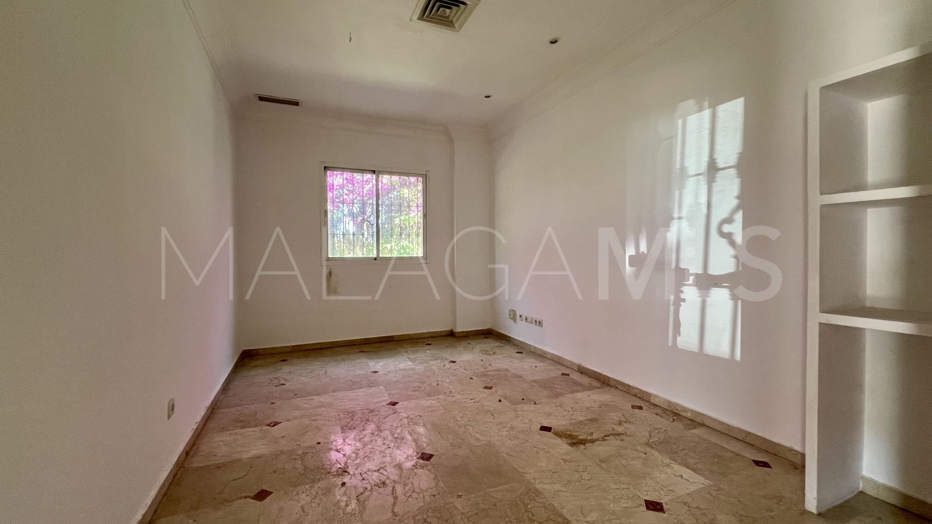 Commercial for sale in Guadalmina Alta