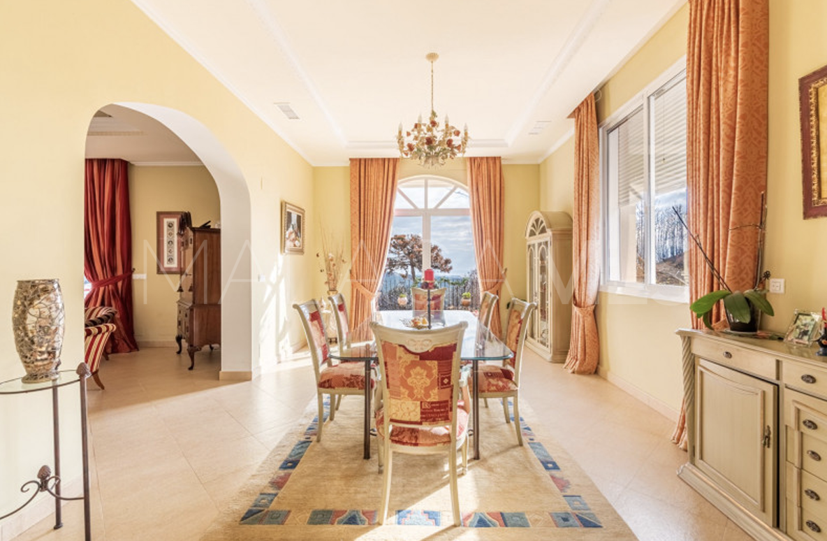 Se vende villa in Forest Hills