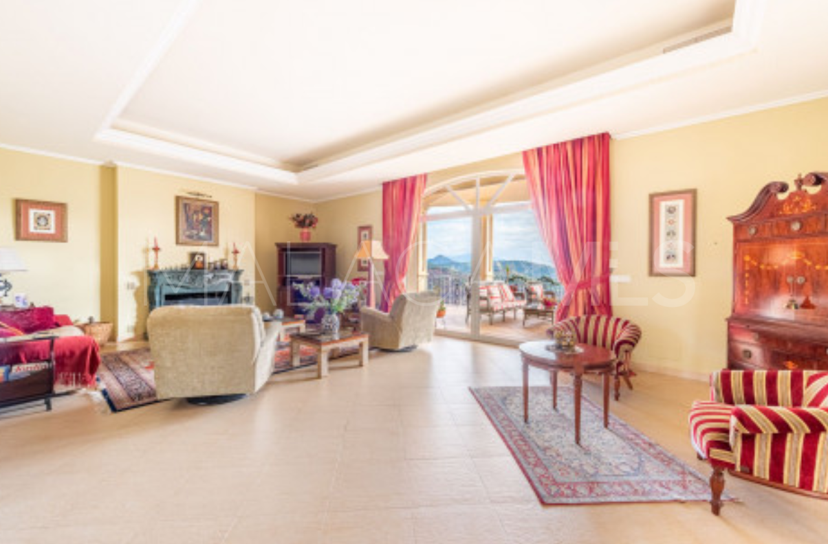Se vende villa in Forest Hills