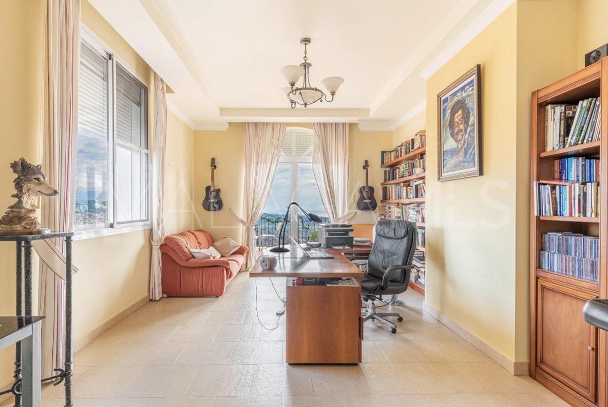 Se vende villa in Forest Hills