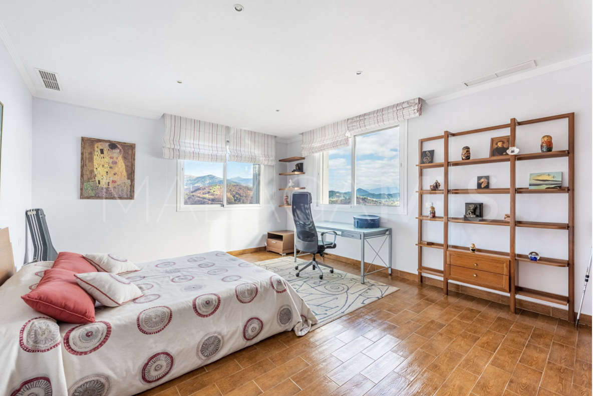 Se vende villa in Forest Hills