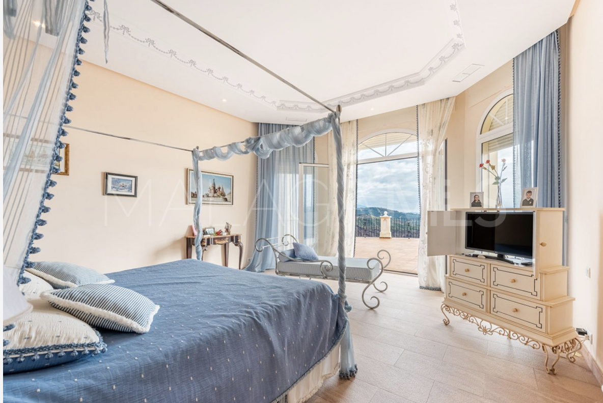 Se vende villa in Forest Hills