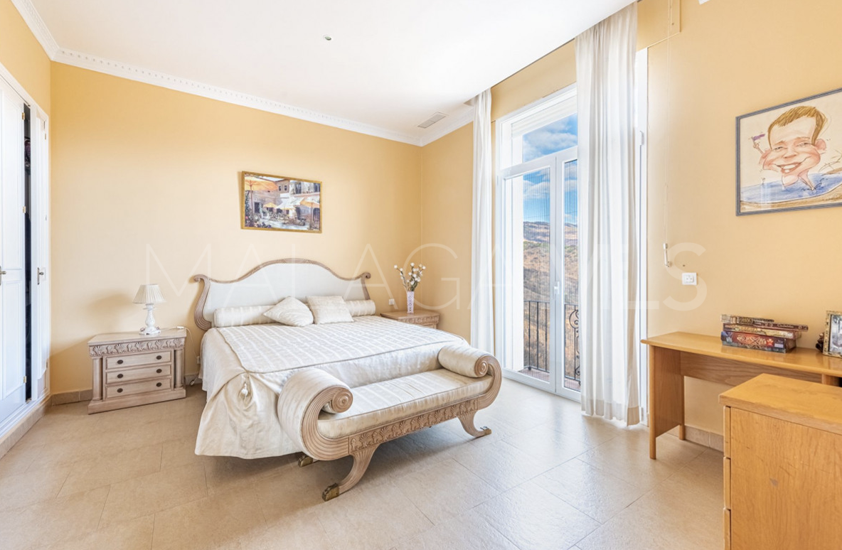 Se vende villa in Forest Hills