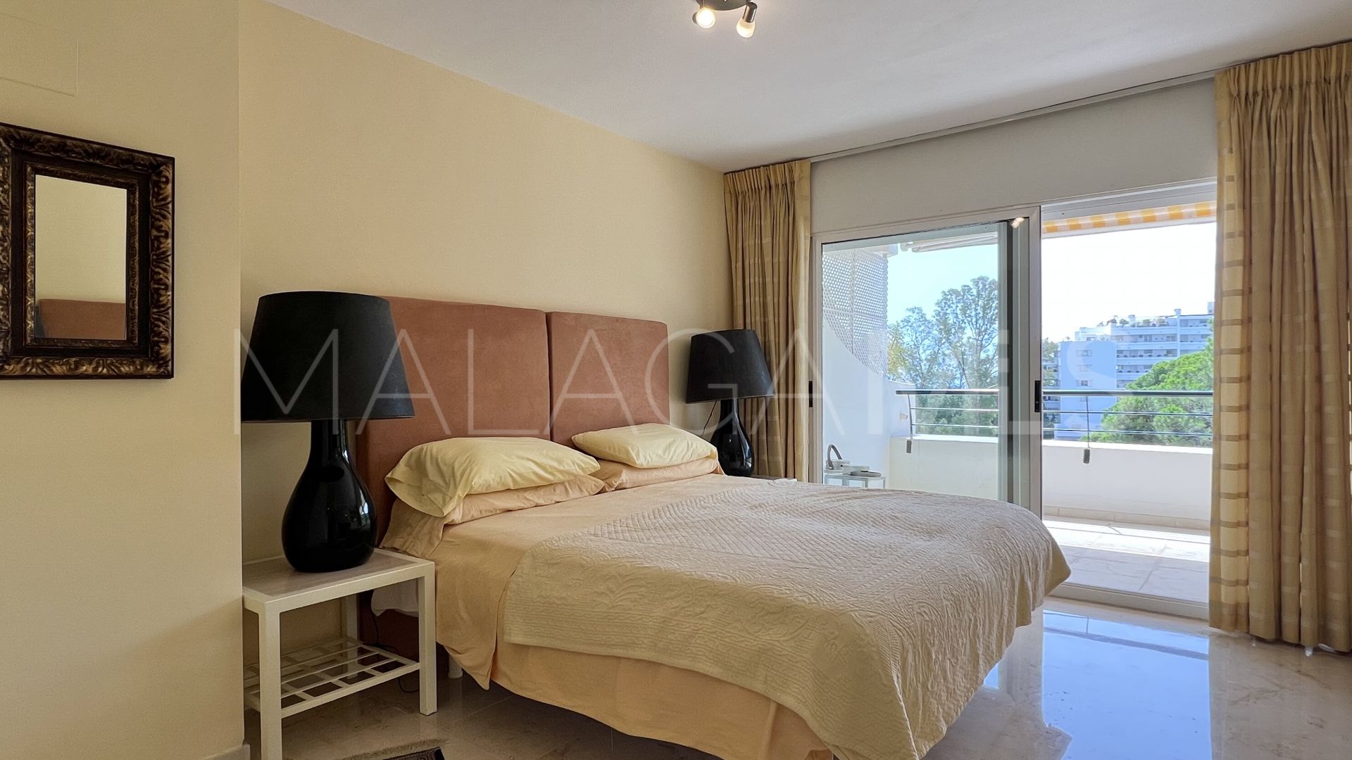 Zweistöckiges penthouse for sale in Guadalmina Alta