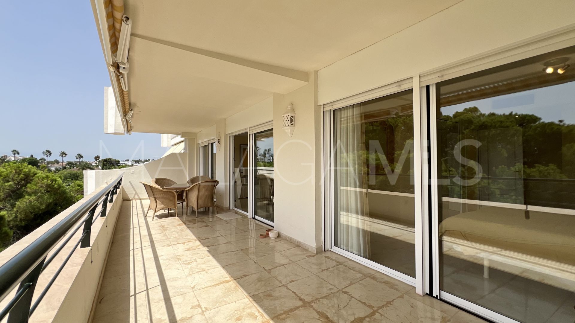 Zweistöckiges penthouse for sale in Guadalmina Alta