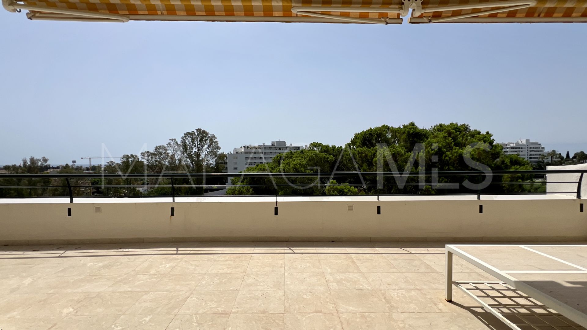 Zweistöckiges penthouse for sale in Guadalmina Alta