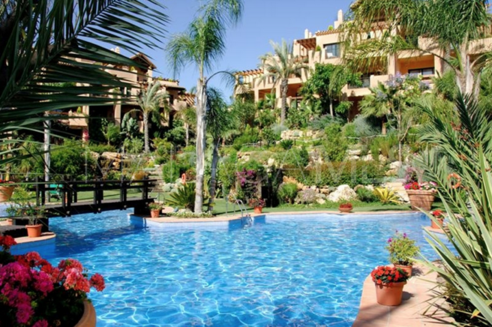 Ground floor apartment with 2 bedrooms for sale in El Campanario