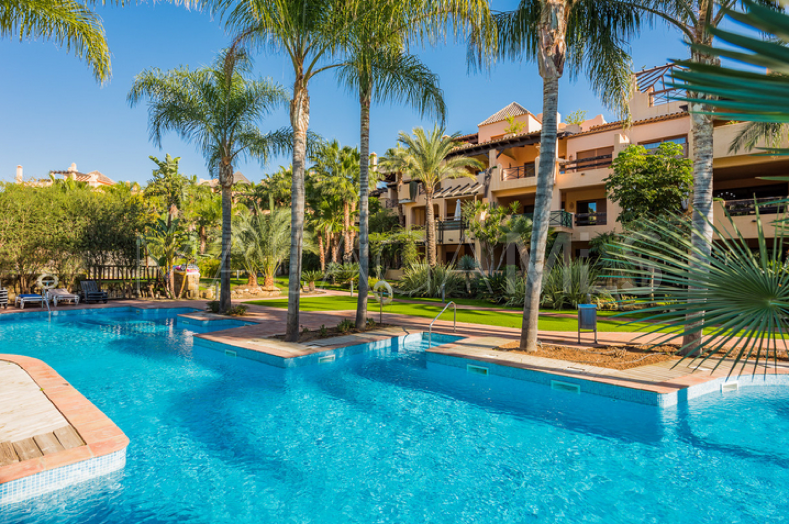 Ground floor apartment with 2 bedrooms for sale in El Campanario