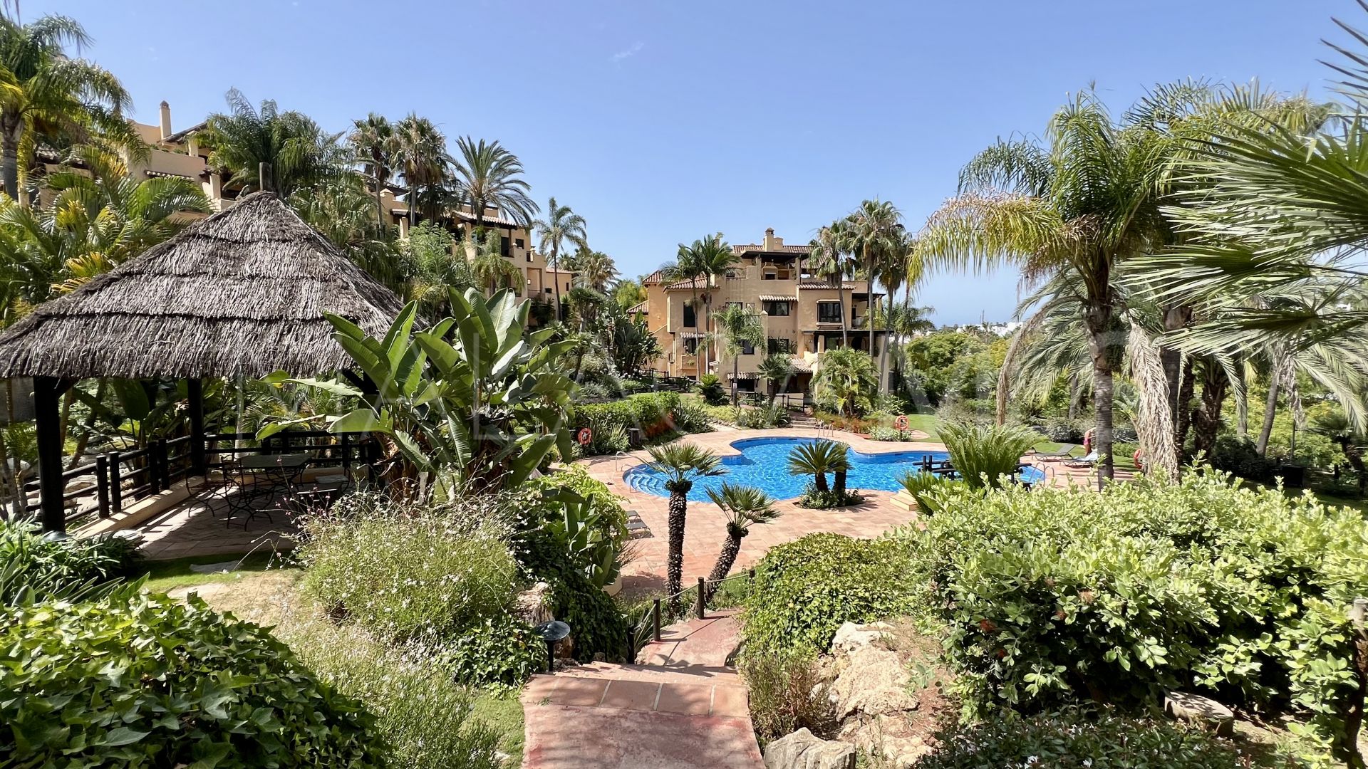 Ground floor apartment with 2 bedrooms for sale in El Campanario