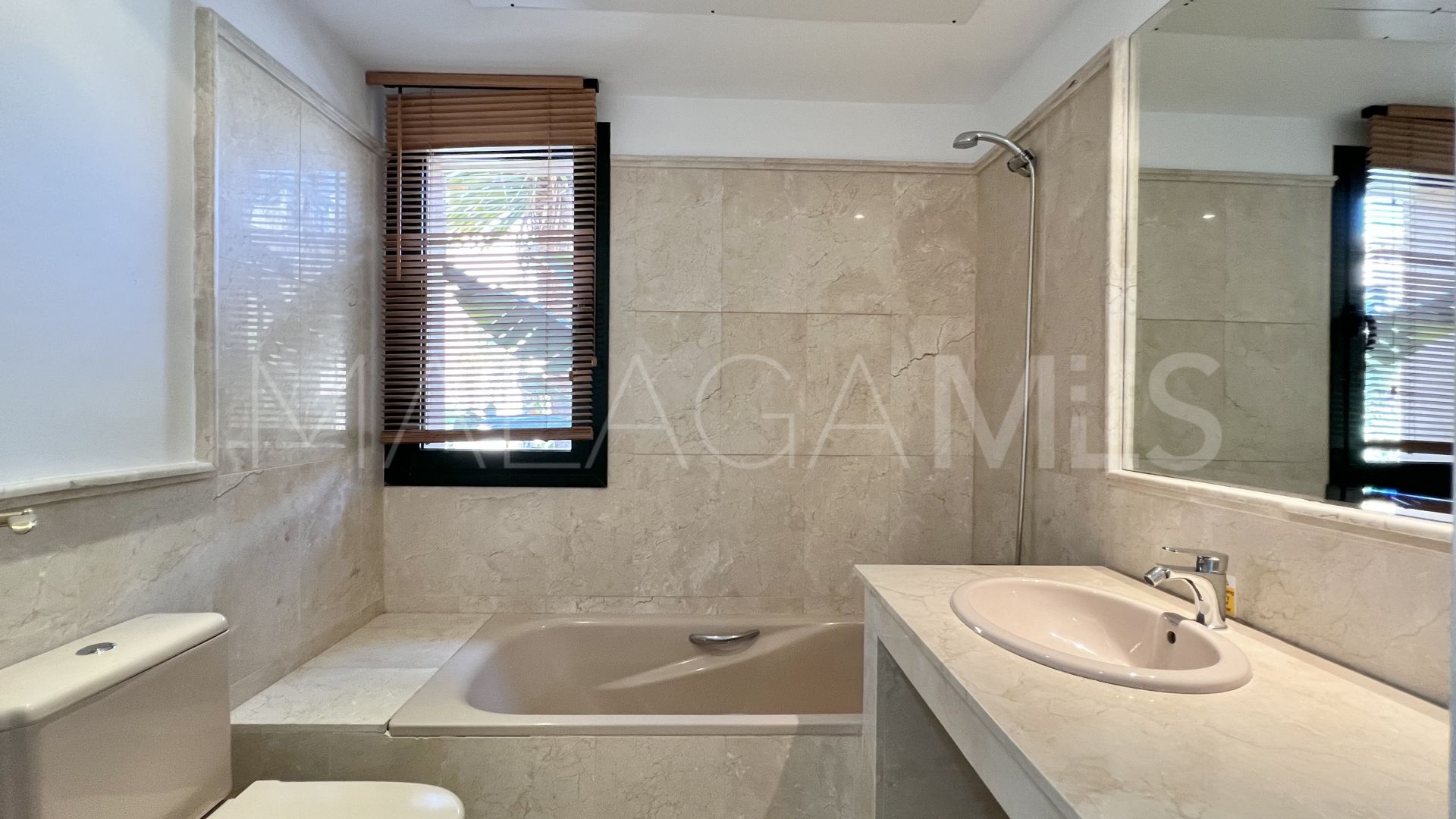 Ground floor apartment with 2 bedrooms for sale in El Campanario