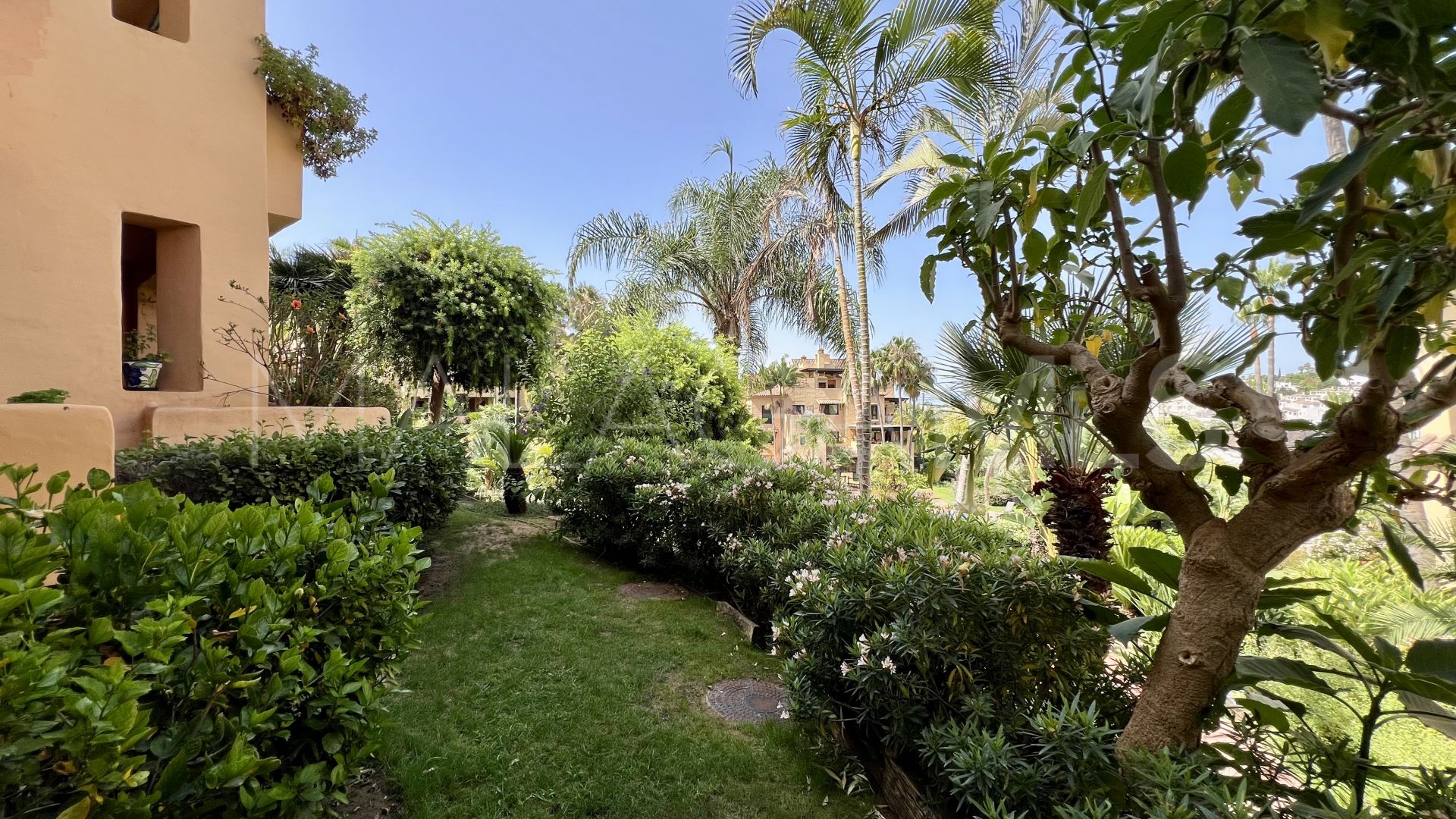 Ground floor apartment with 2 bedrooms for sale in El Campanario