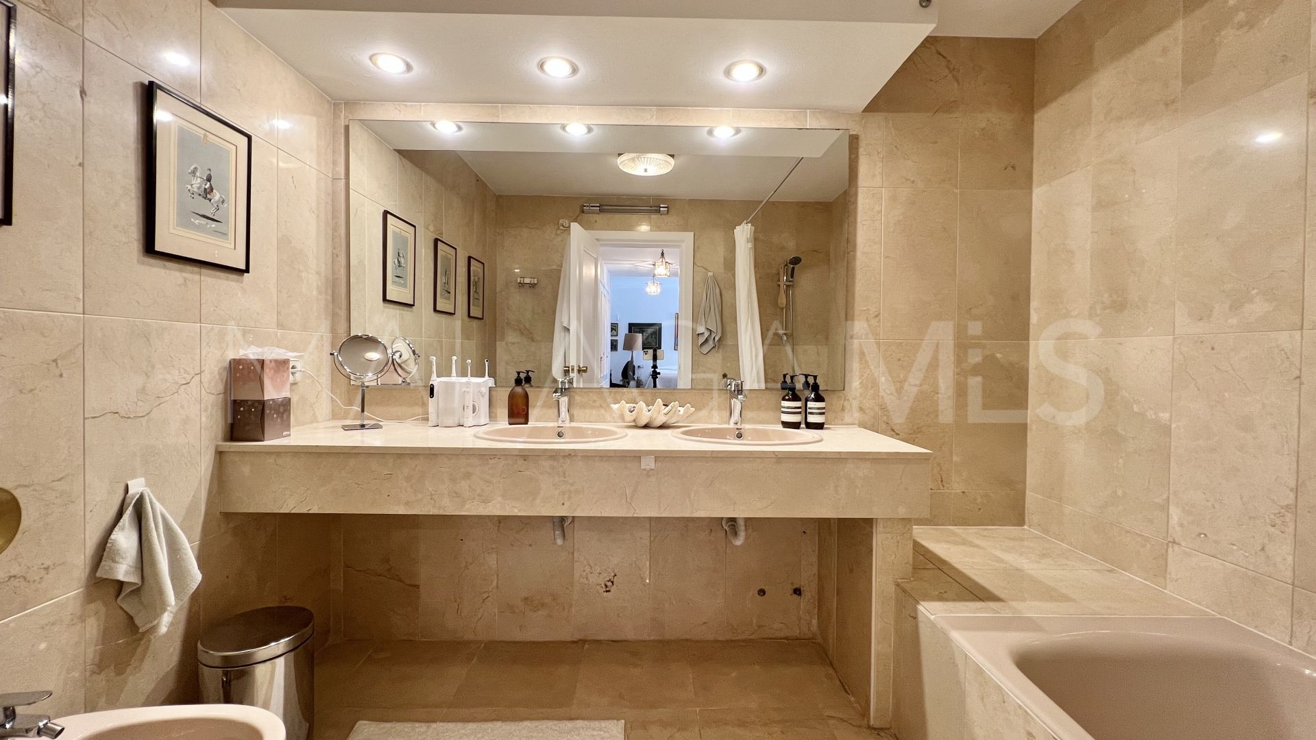 Apartamento with 4 bedrooms for sale in Guadalmina Baja