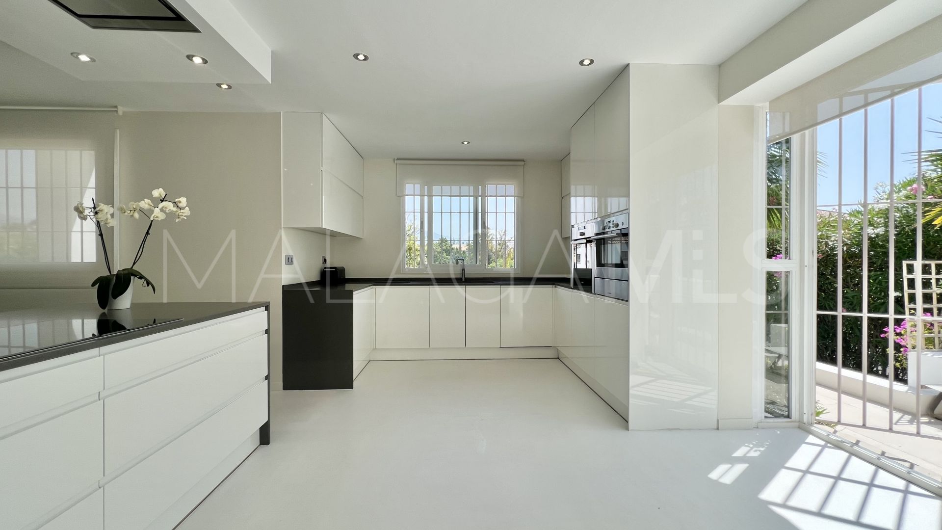 Villa for sale in Guadalmina Alta