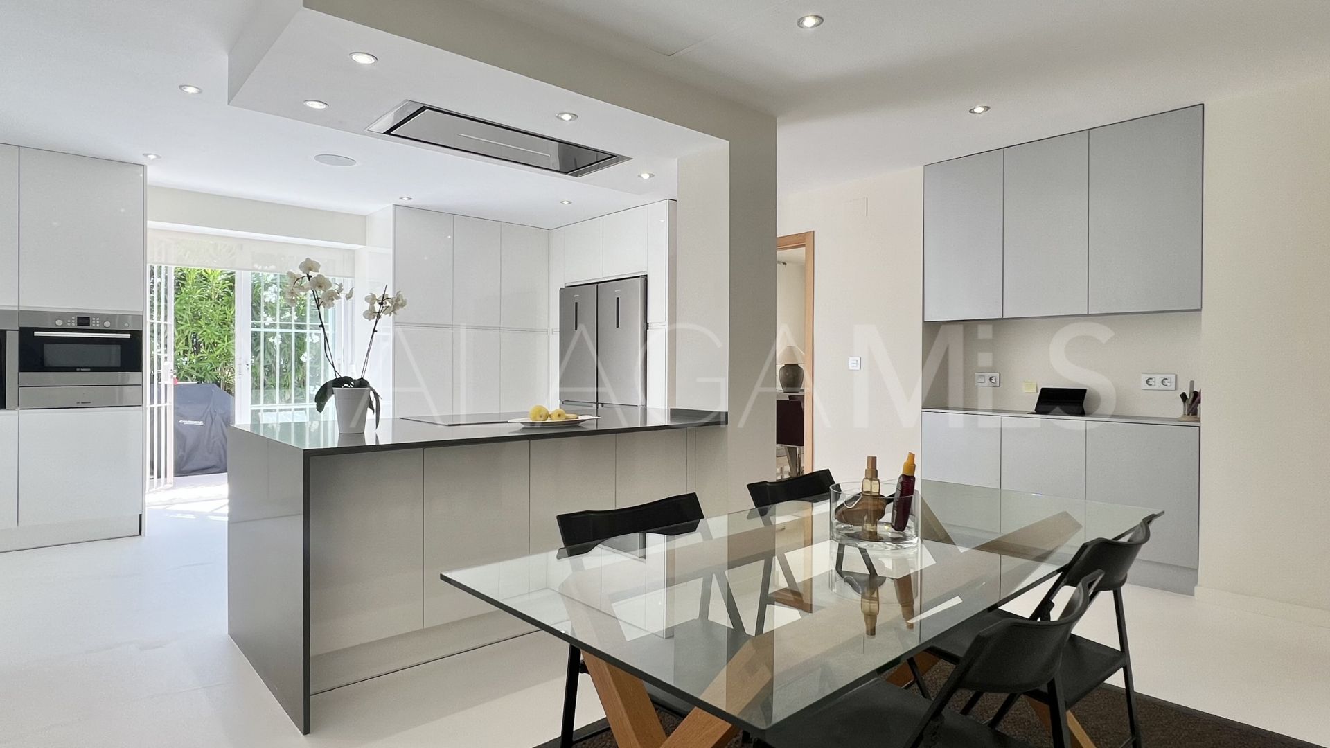 Villa for sale in Guadalmina Alta