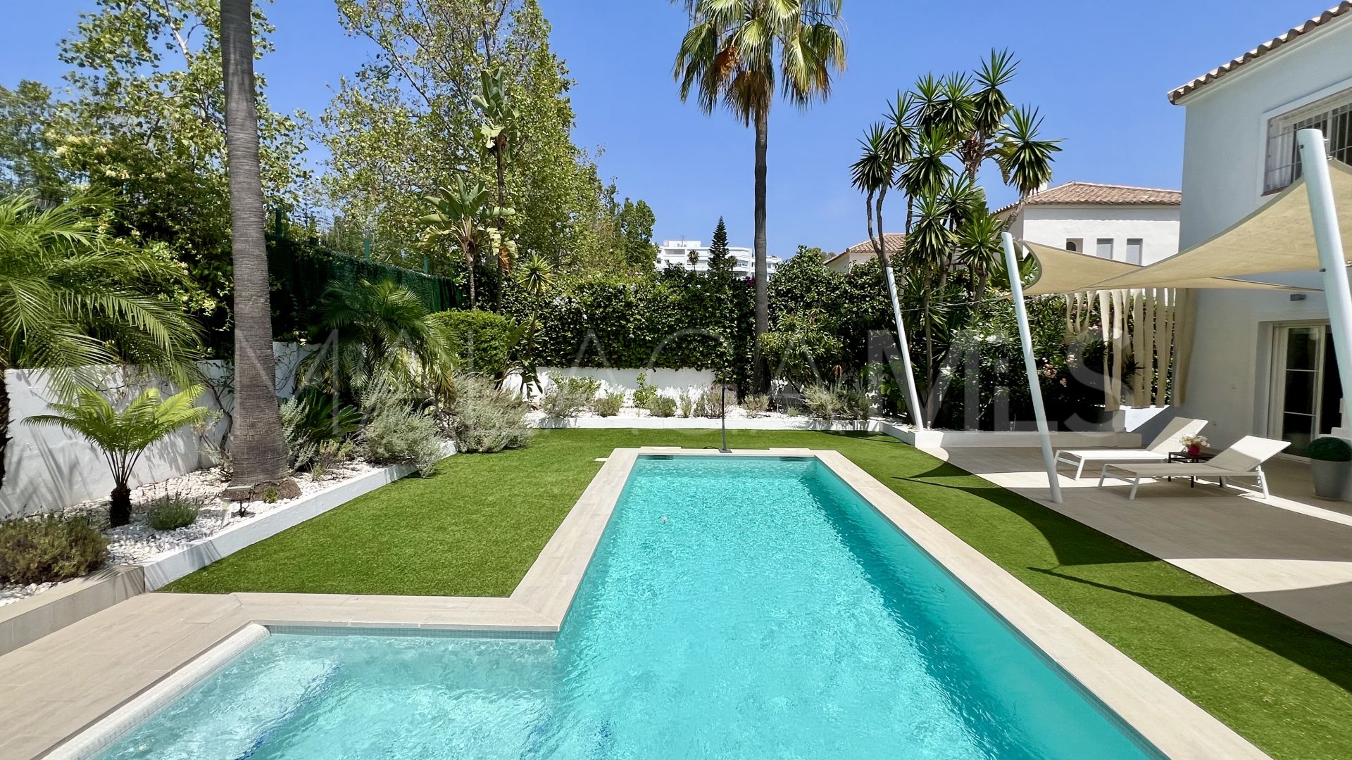 Villa for sale in Guadalmina Alta