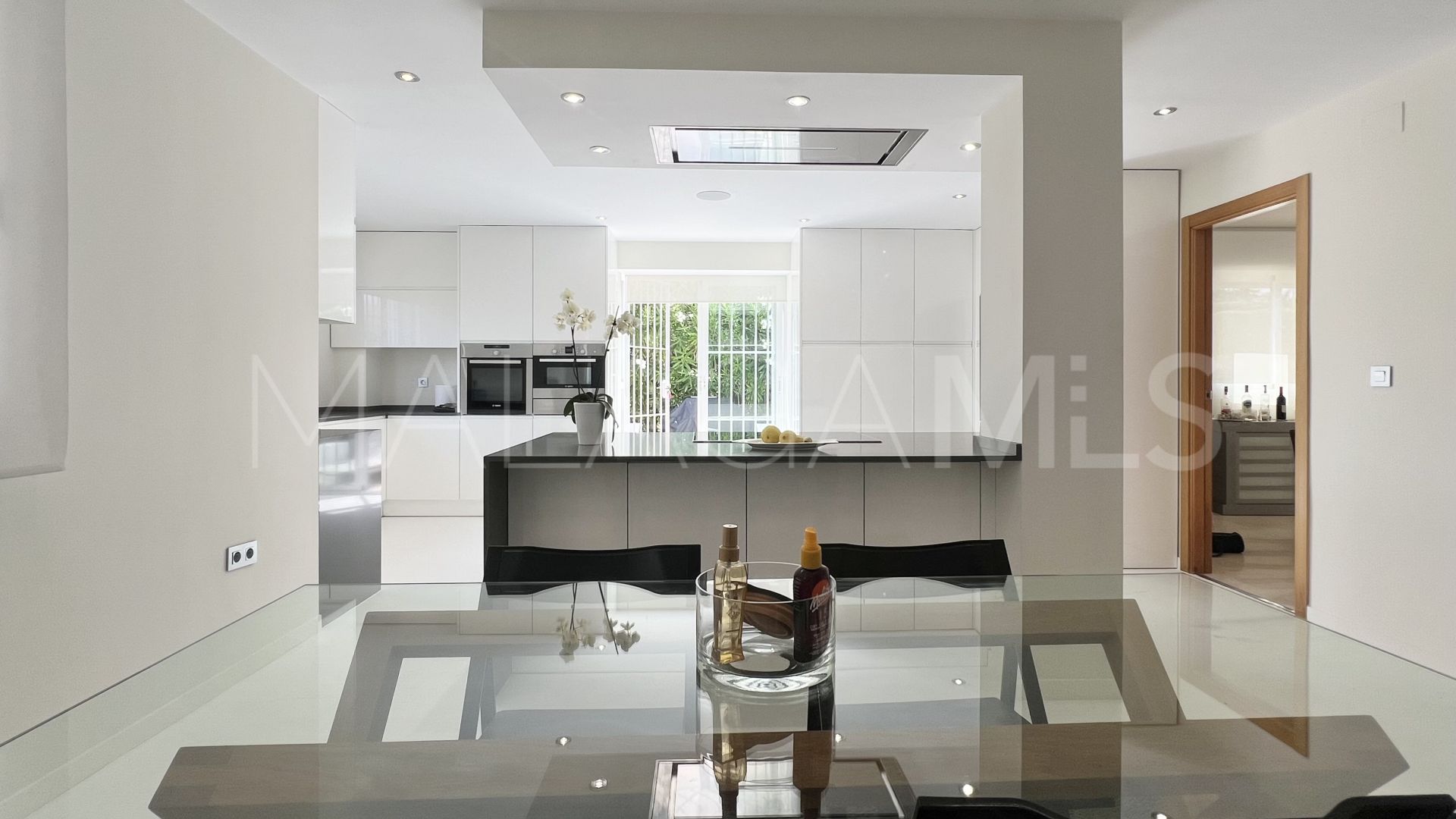 Villa for sale in Guadalmina Alta