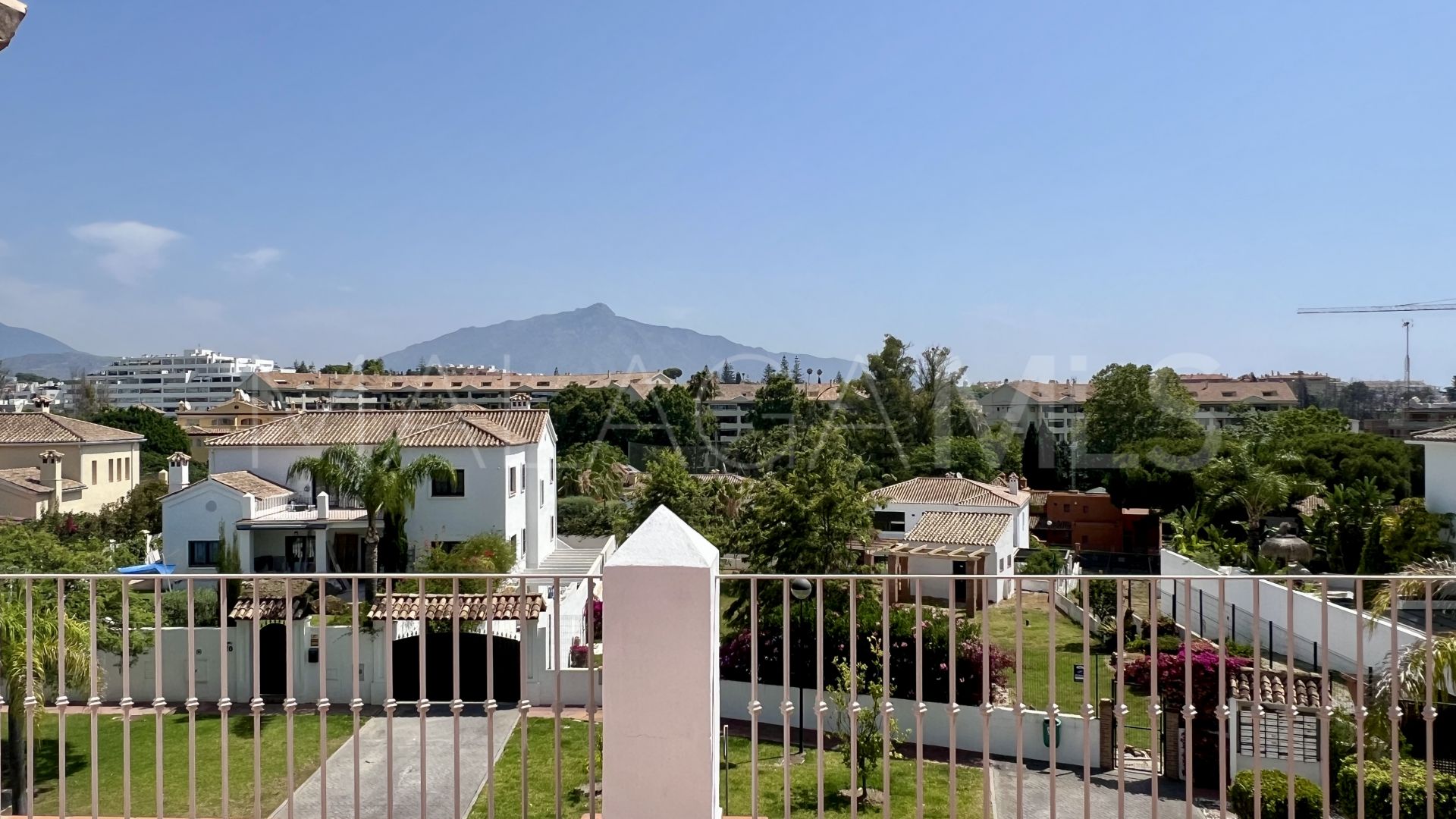 Villa for sale in Guadalmina Alta