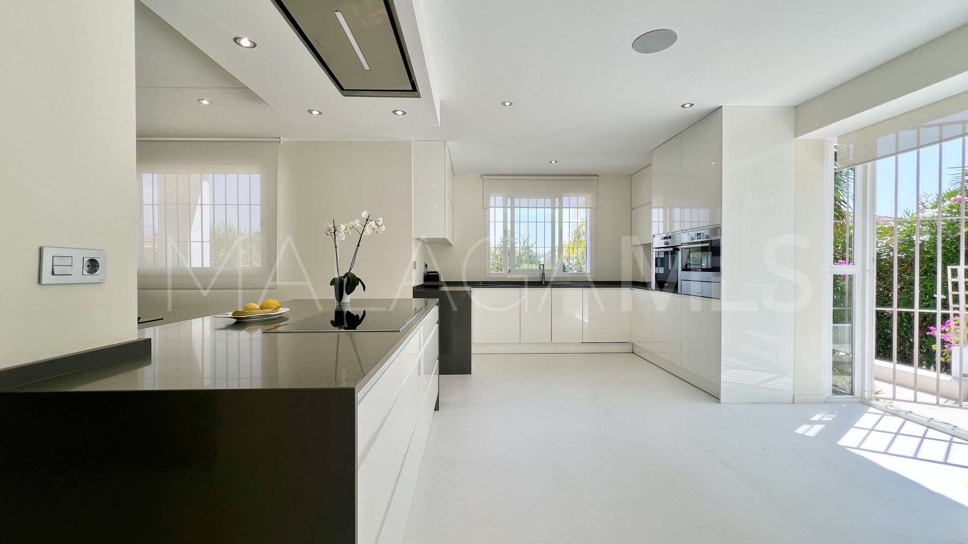 Villa for sale in Guadalmina Alta